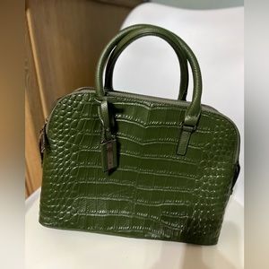 NWOT vegan leather olive green super clean never used 3 compartments doctor bag